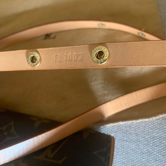 Barely Used Louis Vuitton Florentine Pouchette $800 - Picture 5 of 5